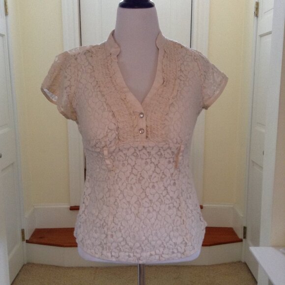 Candie's Tops - Candies lacy pattern short sleeve top no belt